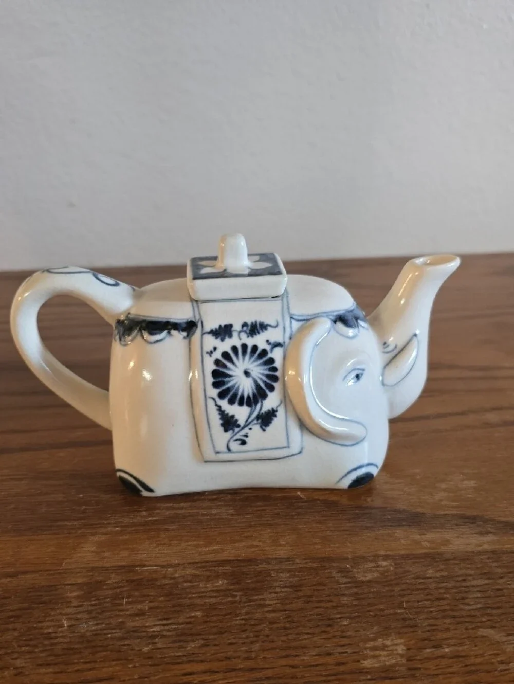 Vintage Asian Elephant Teapot Set with 2 Matching Cups - Tote 15